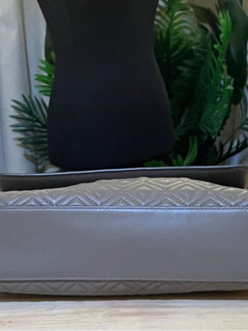 ♦️♦️ AUTHENTIC TORY BURCH QUILTED TAUPE/GREY FLEMING HANDBAG ♦️♦️ - Picture 6 of 11